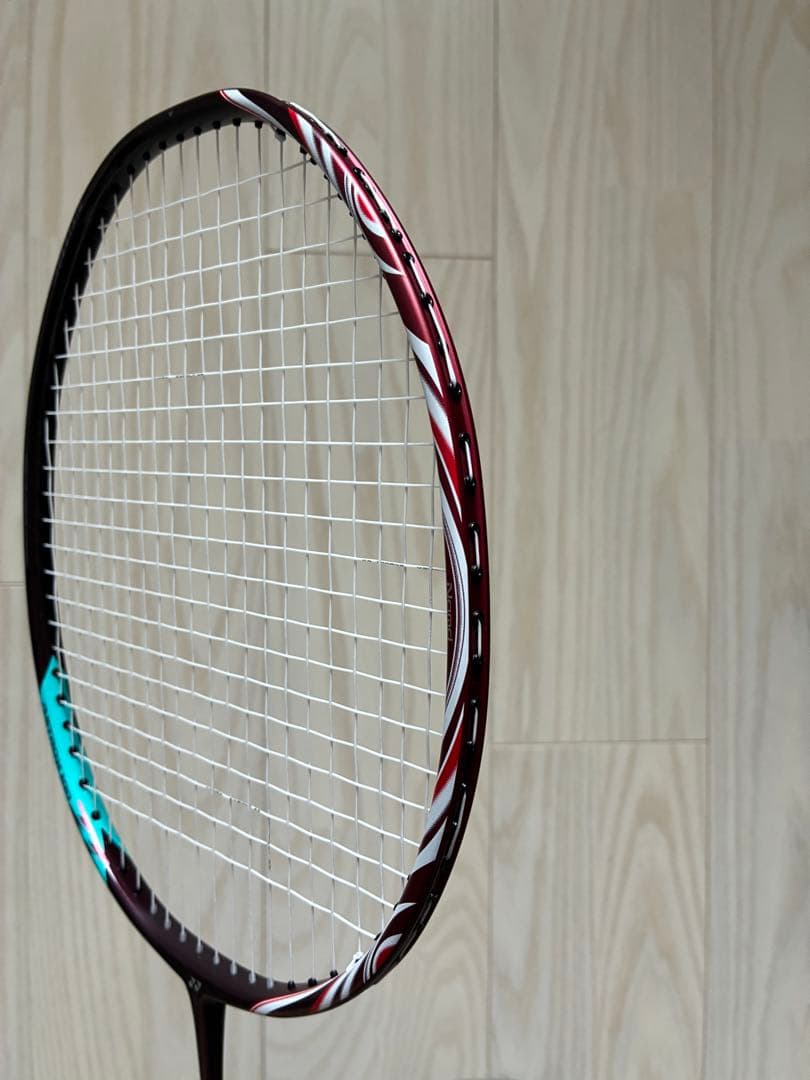 超美品　YONEX アストロクス100ZZ 3UG5 クレナイ エクスボルト65