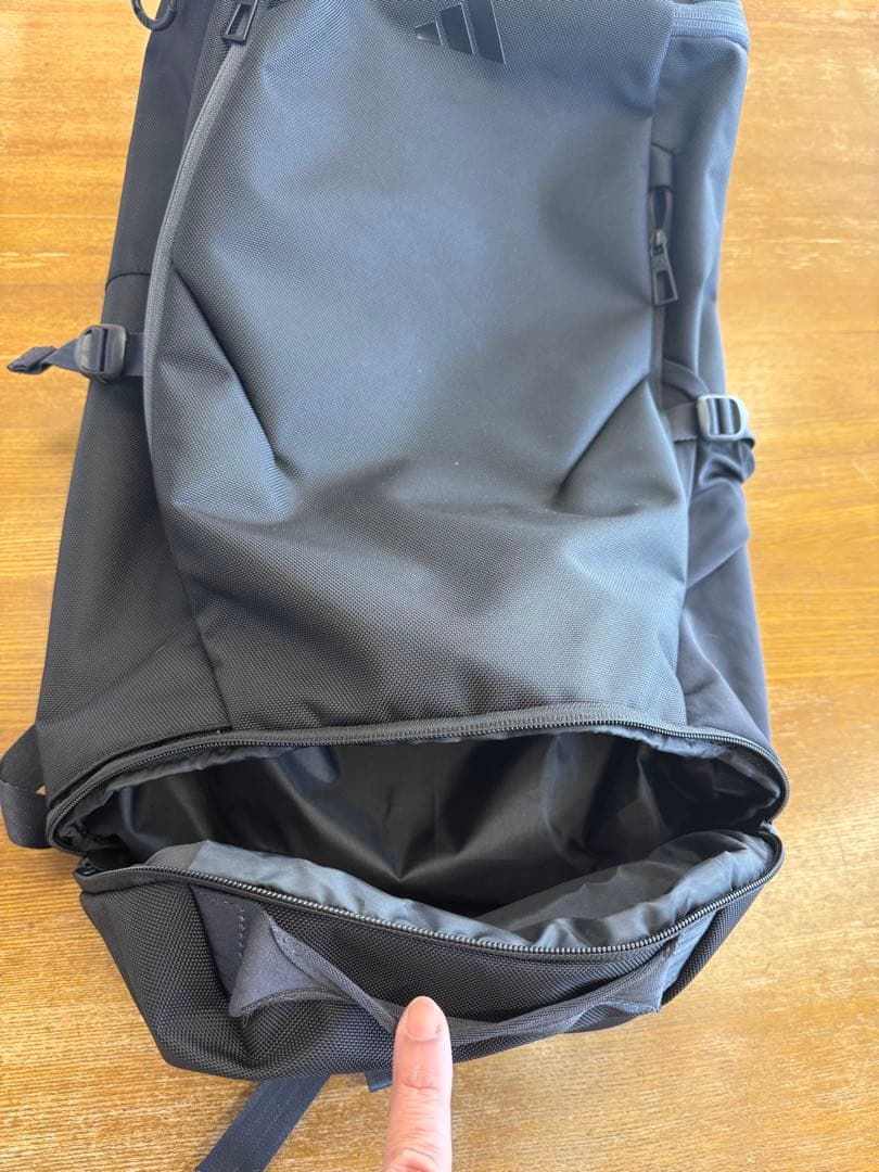 adidas OPSバックパック(IK4791) 35L/ブラック