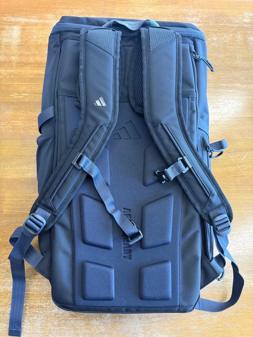 adidas OPSバックパック(IK4791) 35L/ブラック
