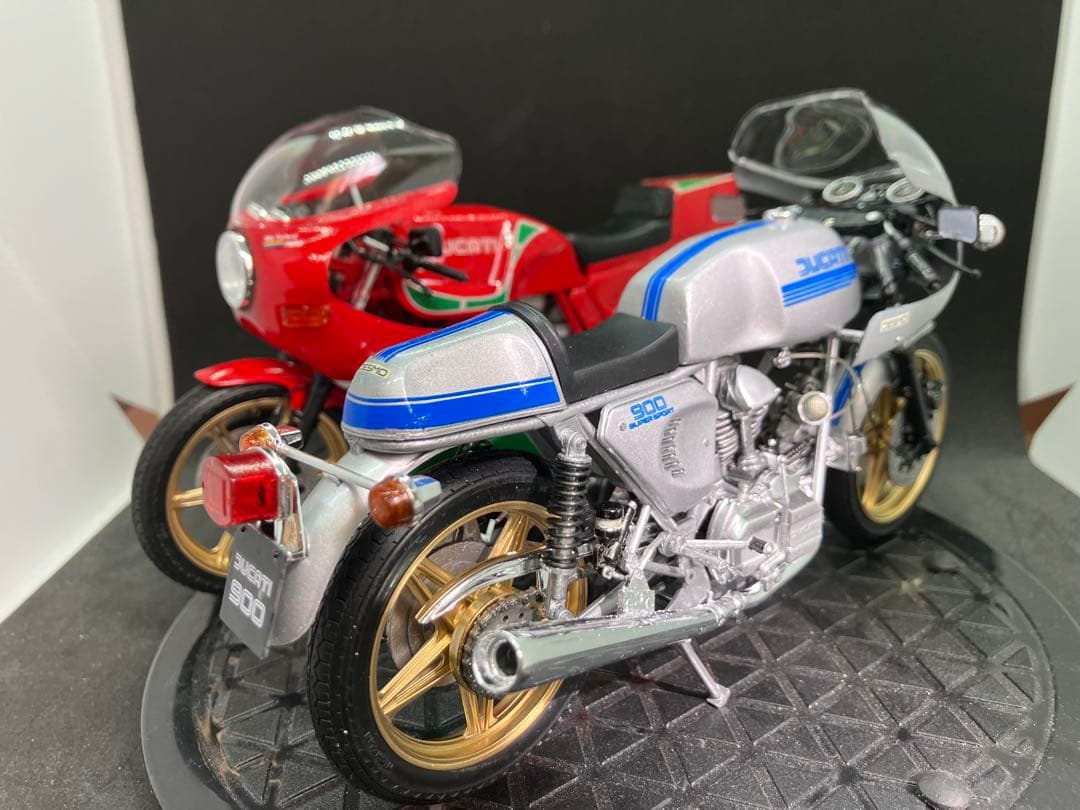 プラモデル完成品DUCATI 900SS &マイクヘイルウッドレプリカ2台セット