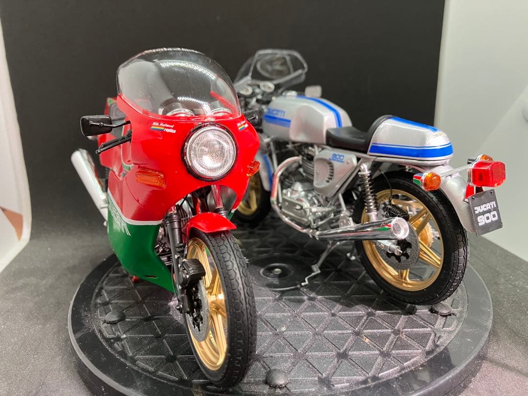 プラモデル完成品DUCATI 900SS &マイクヘイルウッドレプリカ2台セット