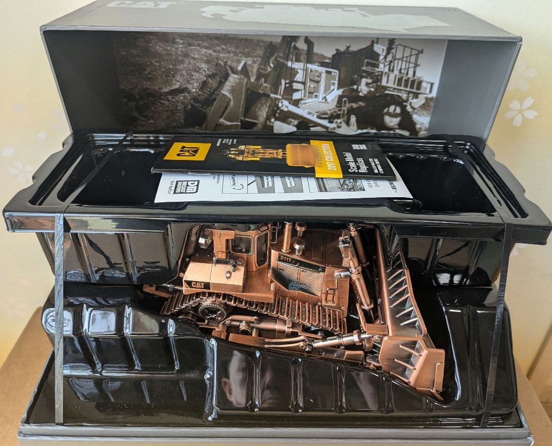 1/50 CAT D11T トラクター カッパーフィニッシュ 　新品未使用