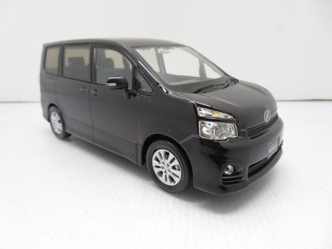 トヨタ ヴォクシー カラーサンプル ミニカー ボルドーマイカメタリック 非売品