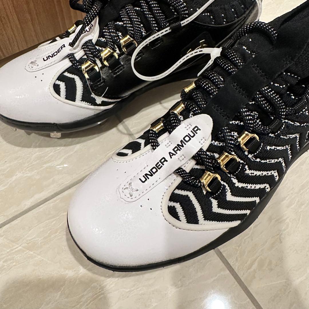 UNDER ARMOUR スパイク 24.5cm ブラック　ホワイト