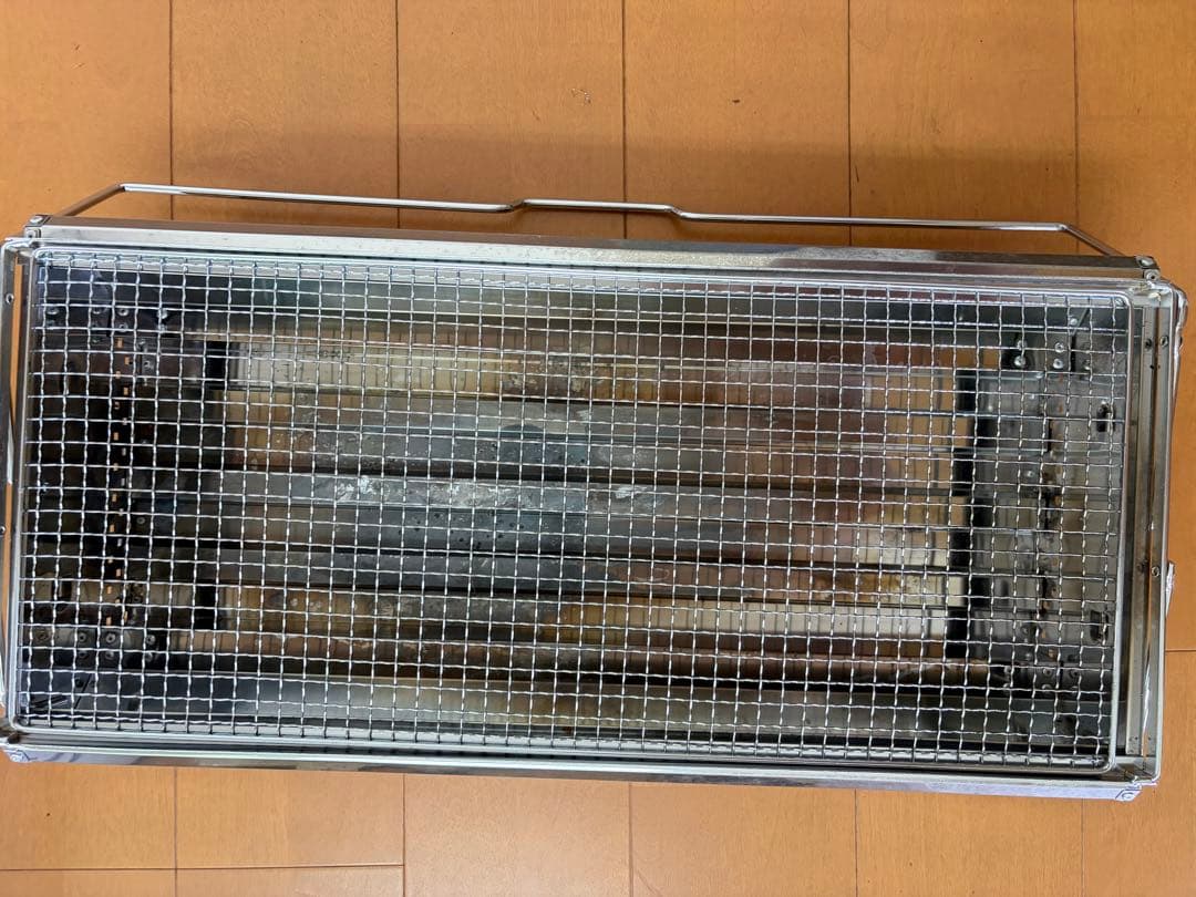 キャンプテント ブラウンとホワイト