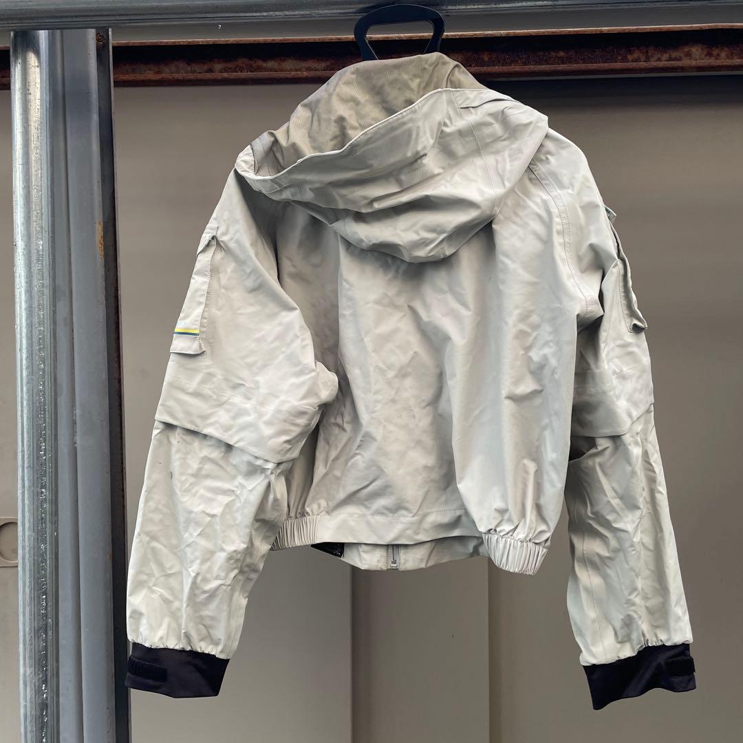 GORE-TEX aquolla フード付きジャケット グレー