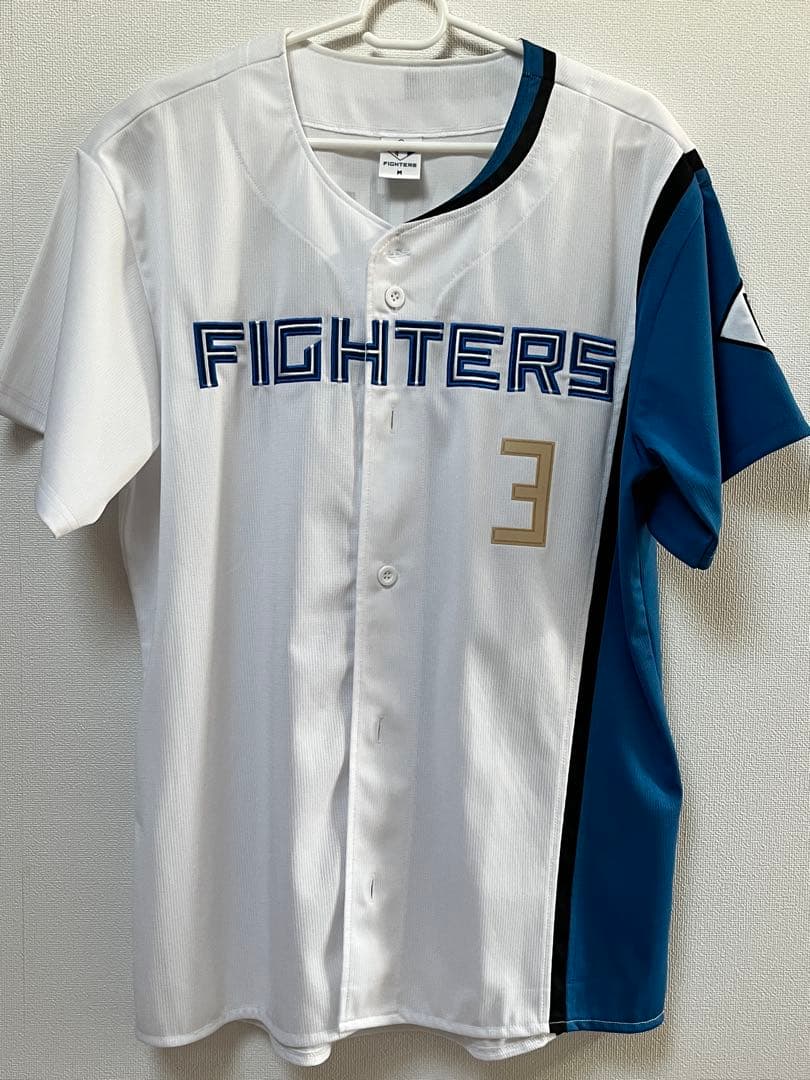 元北海道日本ハムファイターズ　 加藤豪将さん　サイン入り　ユニフォームM