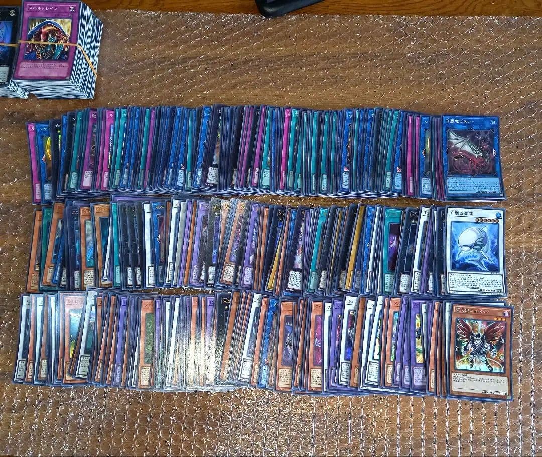 遊戯王カード　スーパーレア以上 2000枚以上、ノーマル2200枚以上