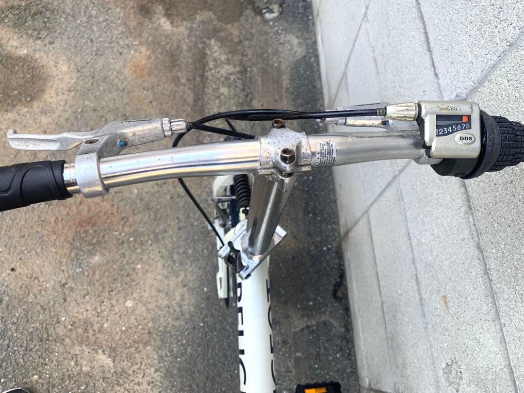 送料無料PEUGEOT折り畳み自転車SHIMANO 8速 18インチZJ8001