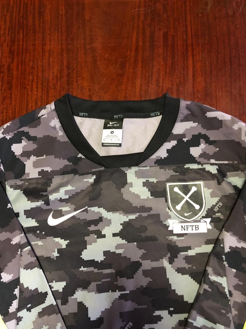 春物SALE【Mサイズ】Nike NFTB 迷彩 ピステ　上下 セット