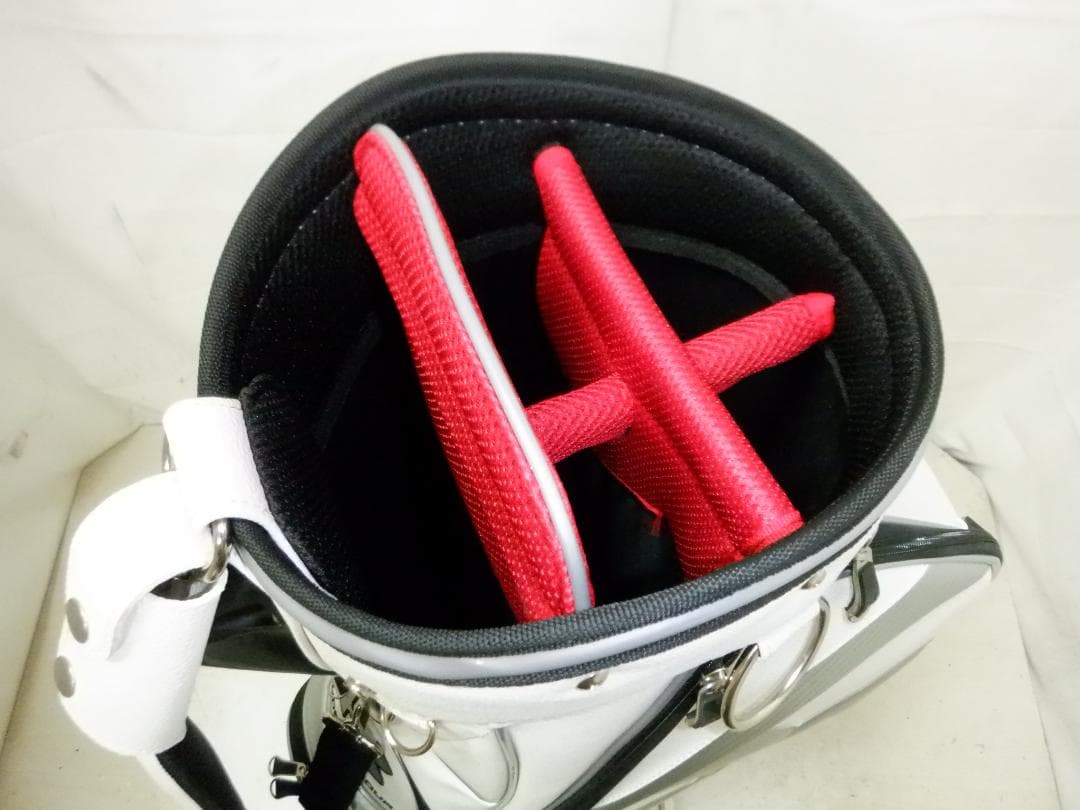 アンダーアーマー★UNDER ARMOUR★完売品★9.0型★美品★スタッフ