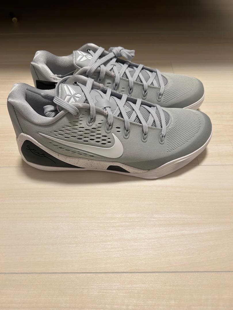 Nike Kobe 9グレー バスケットボールシューズ