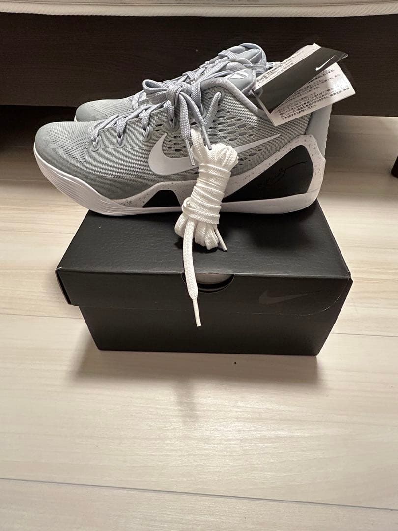 Nike Kobe 9グレー バスケットボールシューズ