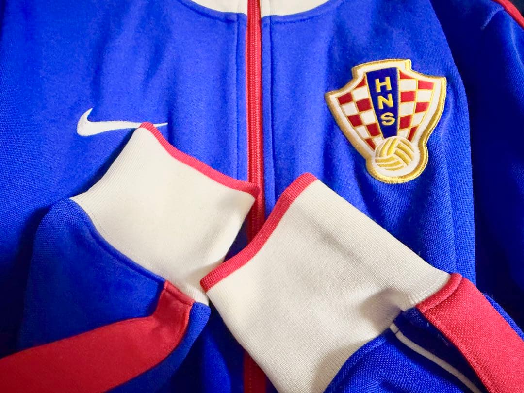 サッカークロアチア代表　NIKEトラックジャケット