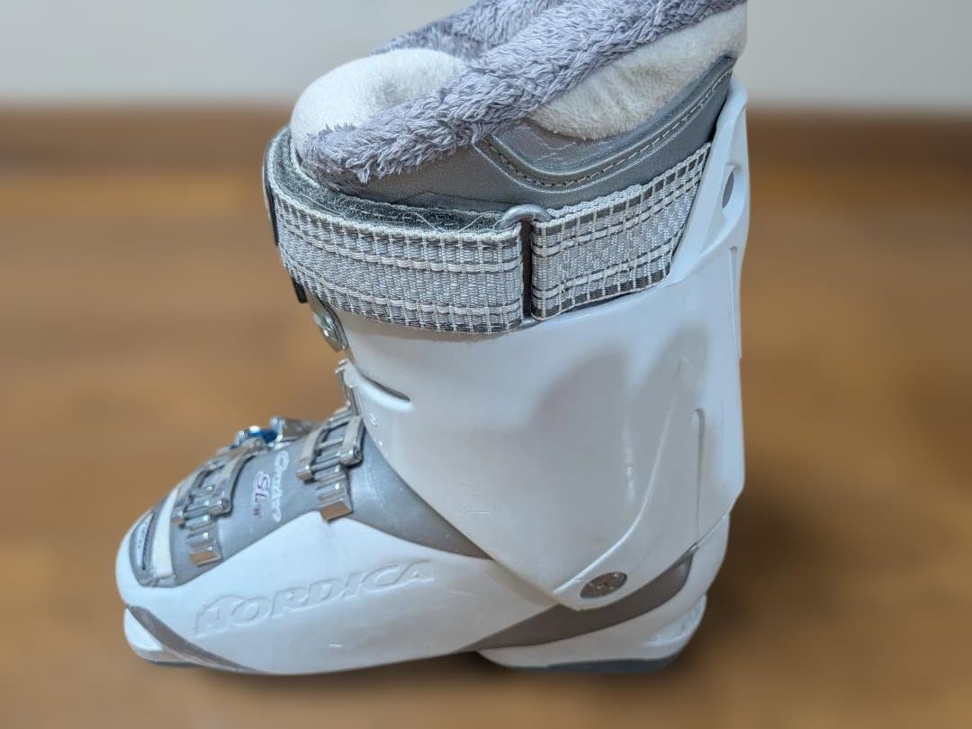 Nordica スキーブーツ(女性用) 24.0-24.5サイズ