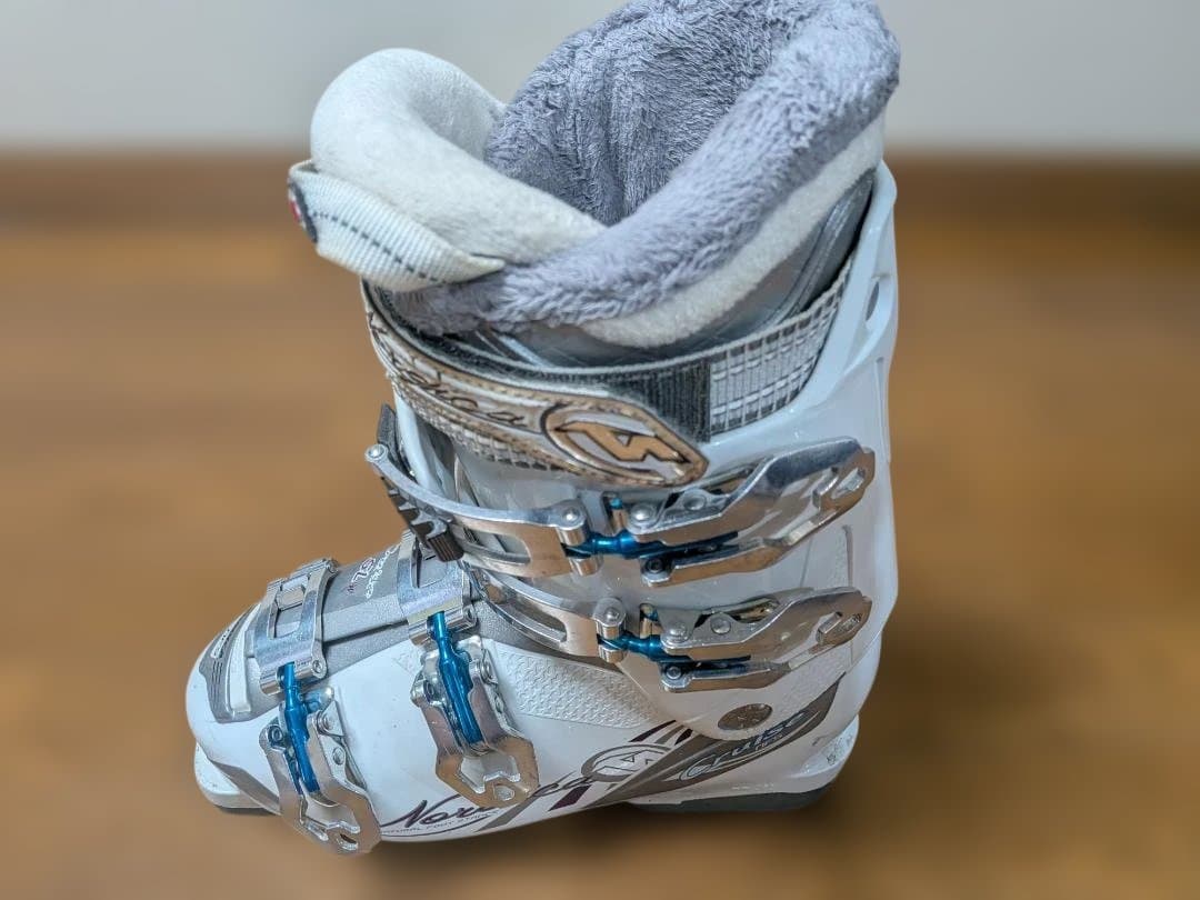 Nordica スキーブーツ(女性用) 24.0-24.5サイズ