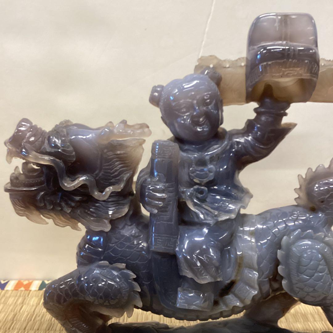 翡翠製 獅子と子供の彫刻 約30cm