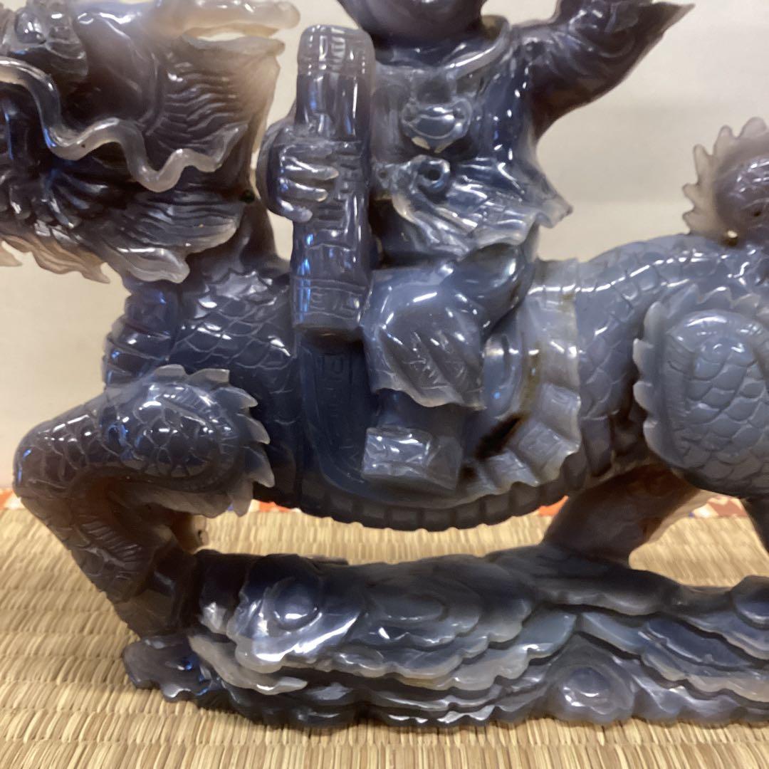 翡翠製 獅子と子供の彫刻 約30cm
