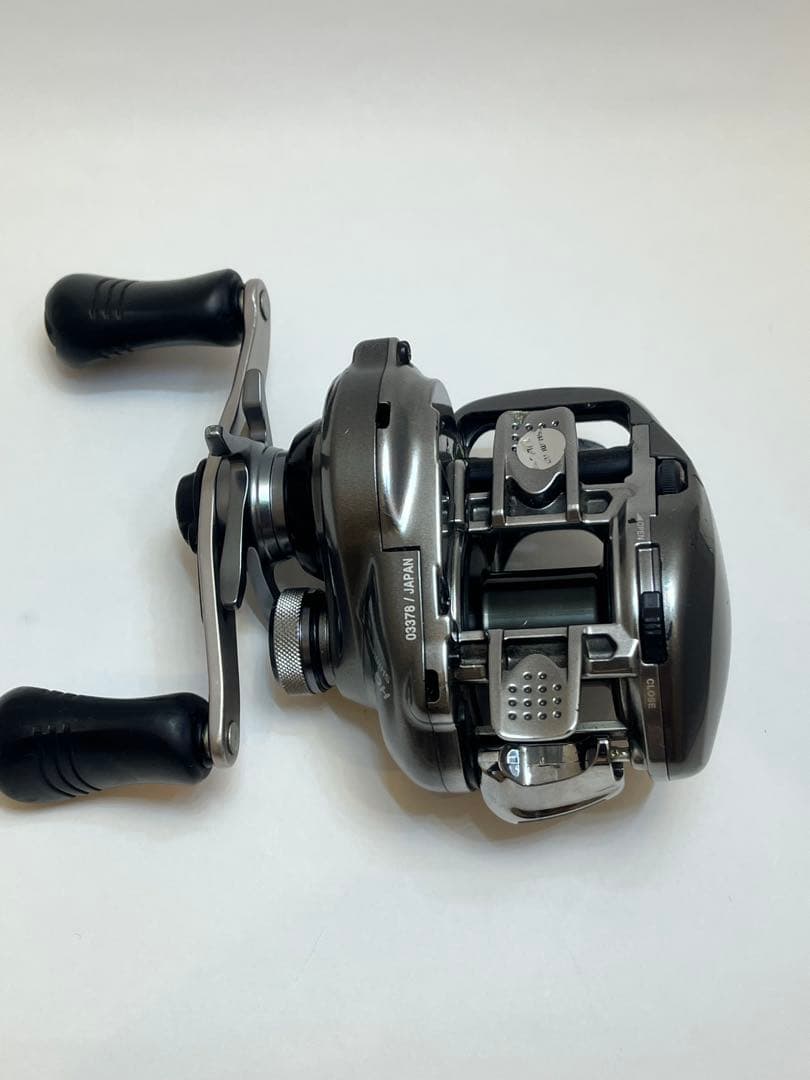 SHIMANO 15メタニウムDC HG 右ハンドル 後期モデル