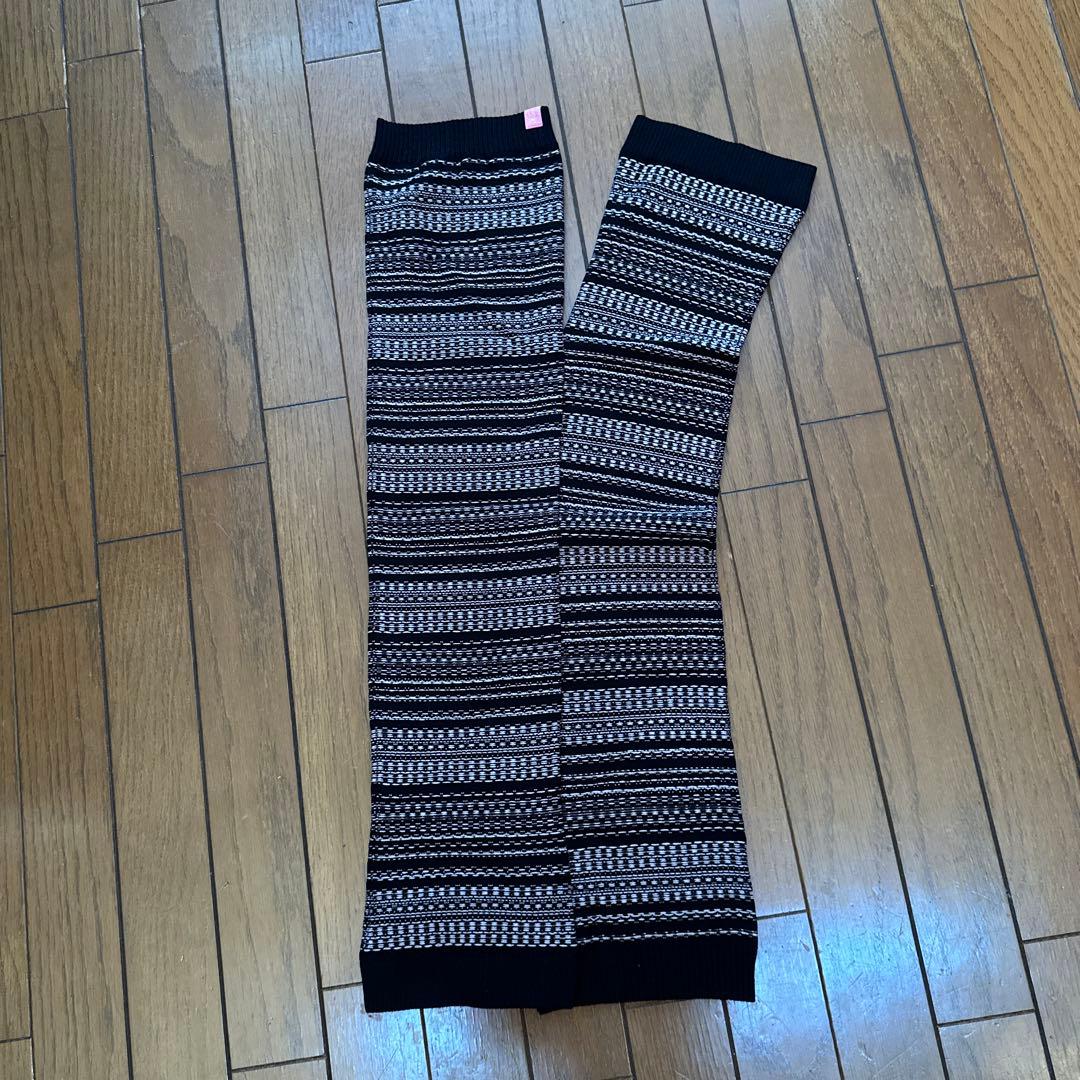 Stina 黒と白のストライプレッグウォーマー