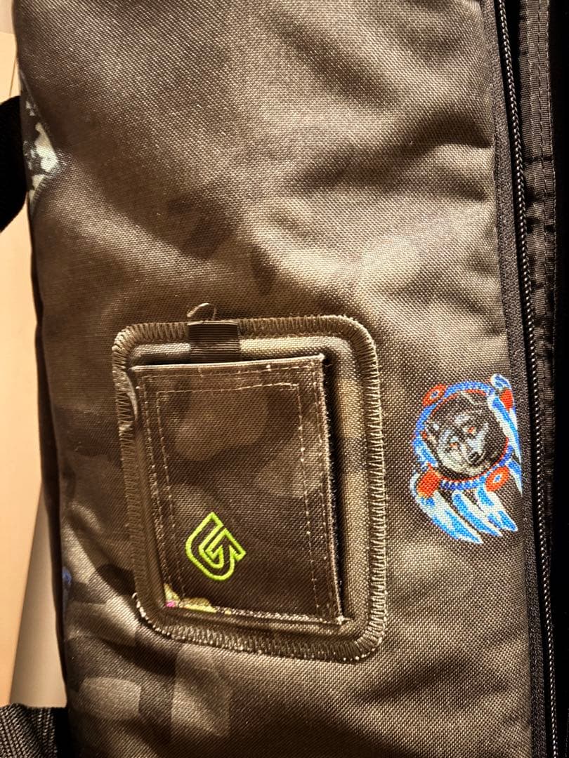 BURTON 迷彩柄キャリー付きボードケース