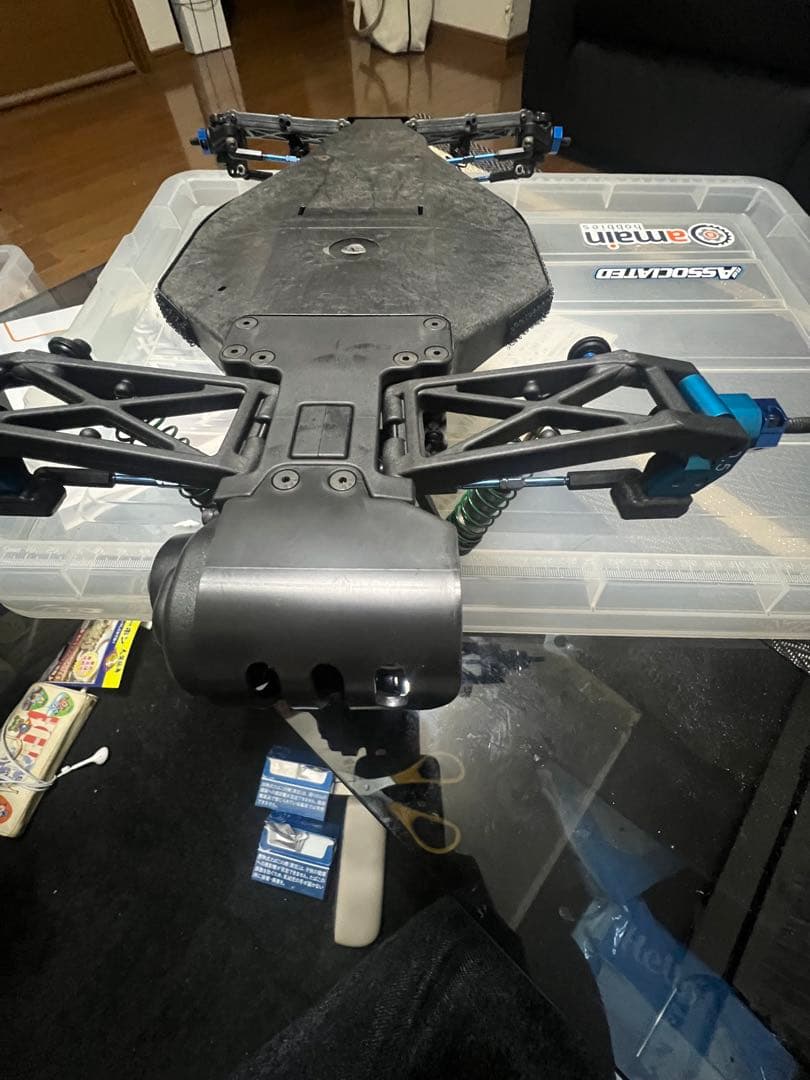 アソシエイテッド　RC10-B4