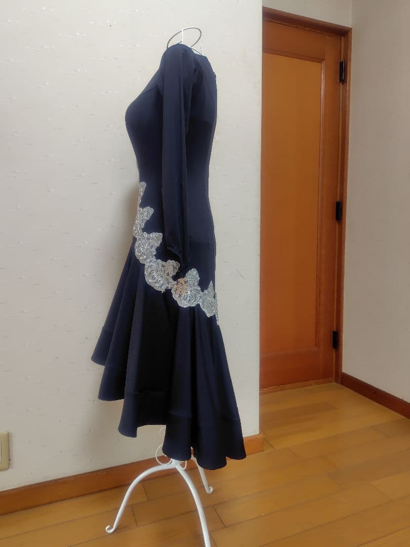 新品未使用ジャンティシンプルでクールなラテンドレス