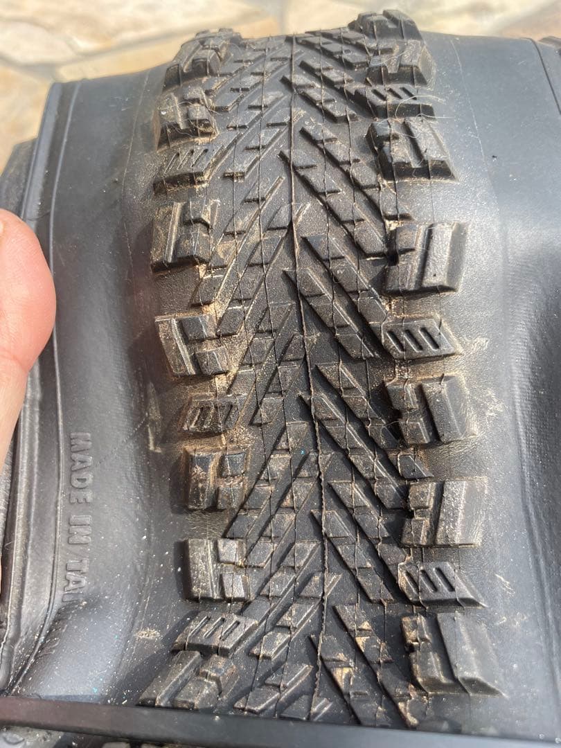 MAXXIS TREAD LITE 27.5 x 2.10 2本セット！
