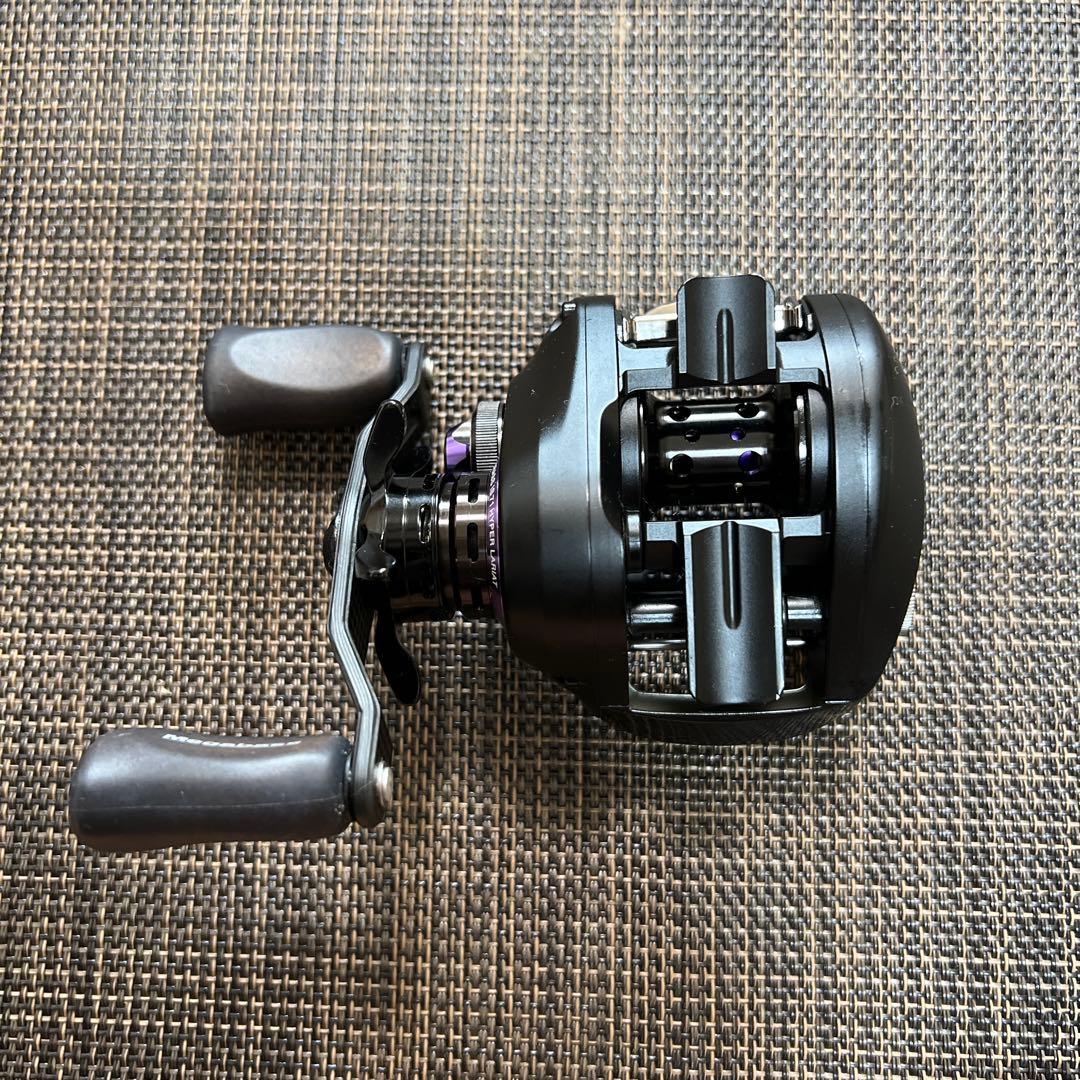 リール Megabass IS71 HYPER LARIAT