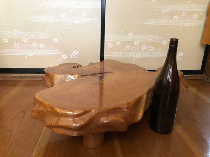 けやきのテーブルです。10年ほど縁側に置かれていました。