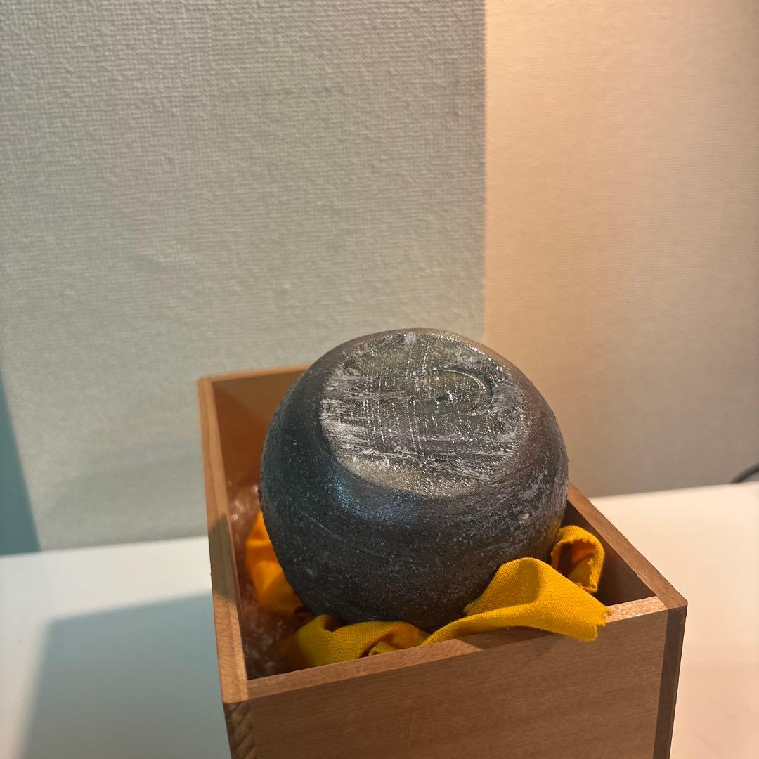 黒色陶器瓶 木箱付き