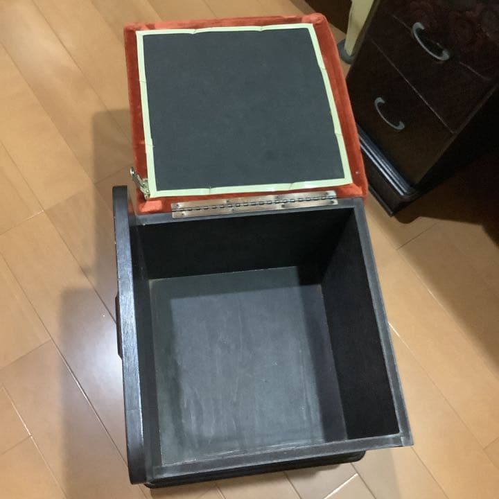鎌倉彫り椅子