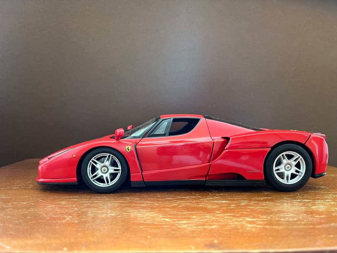 エンツォフェラーリ1/18ホットウィール