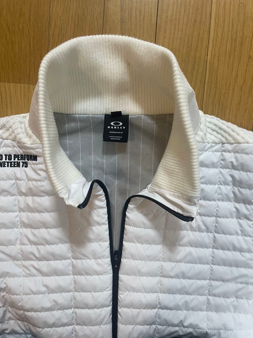 【OAKLEY】中綿キルティングジャケット XL 白 パフォーマンスフィット