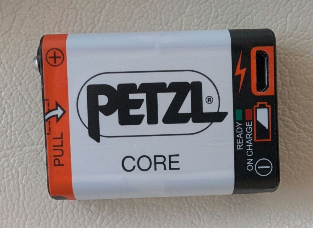 【未使用・純正ケース付】PETZLアクティックコア 450lm ブラック