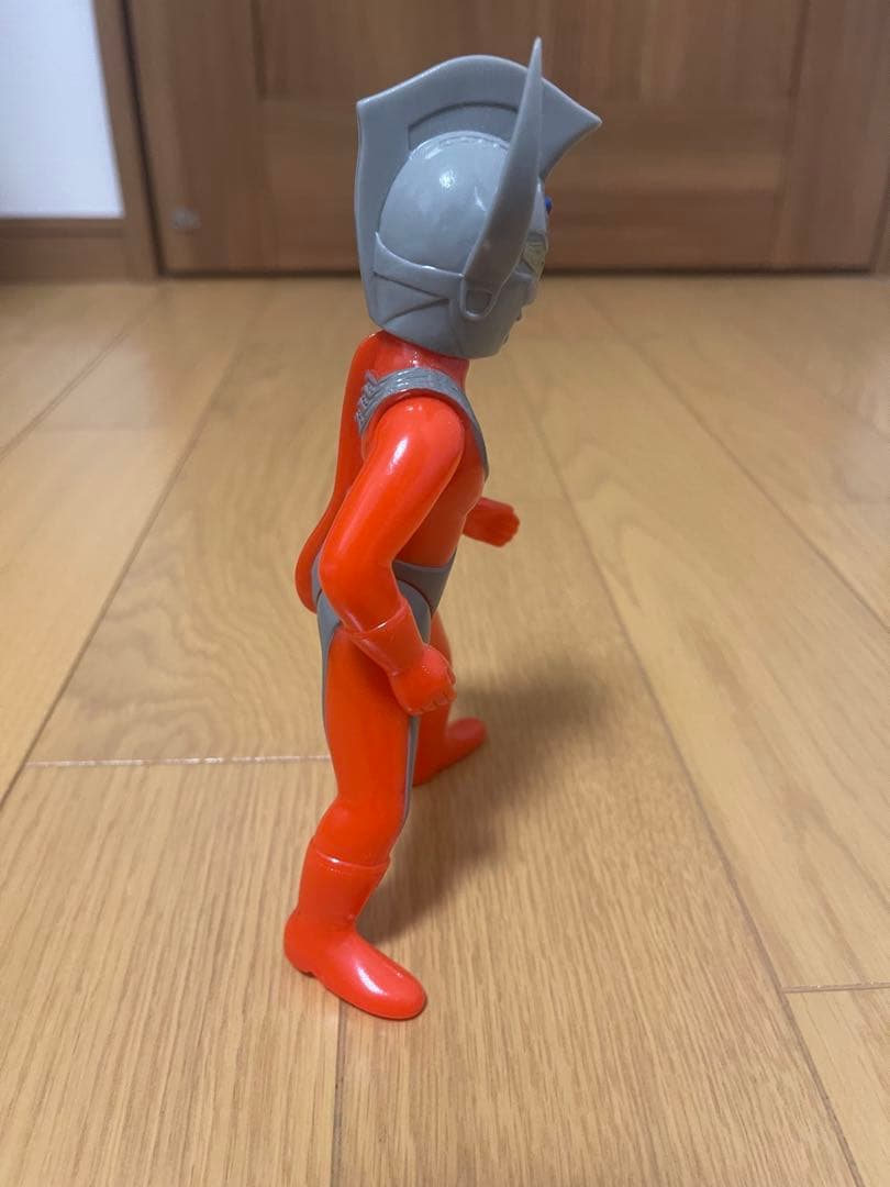 B-CLUB 復刻版怪獣シリーズ　ソフビ　ウルトラマンタロウ