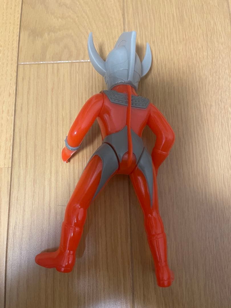 B-CLUB 復刻版怪獣シリーズ　ソフビ　ウルトラマンタロウ
