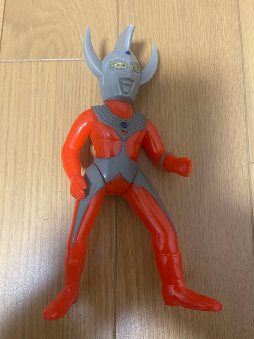 B-CLUB 復刻版怪獣シリーズ　ソフビ　ウルトラマンタロウ