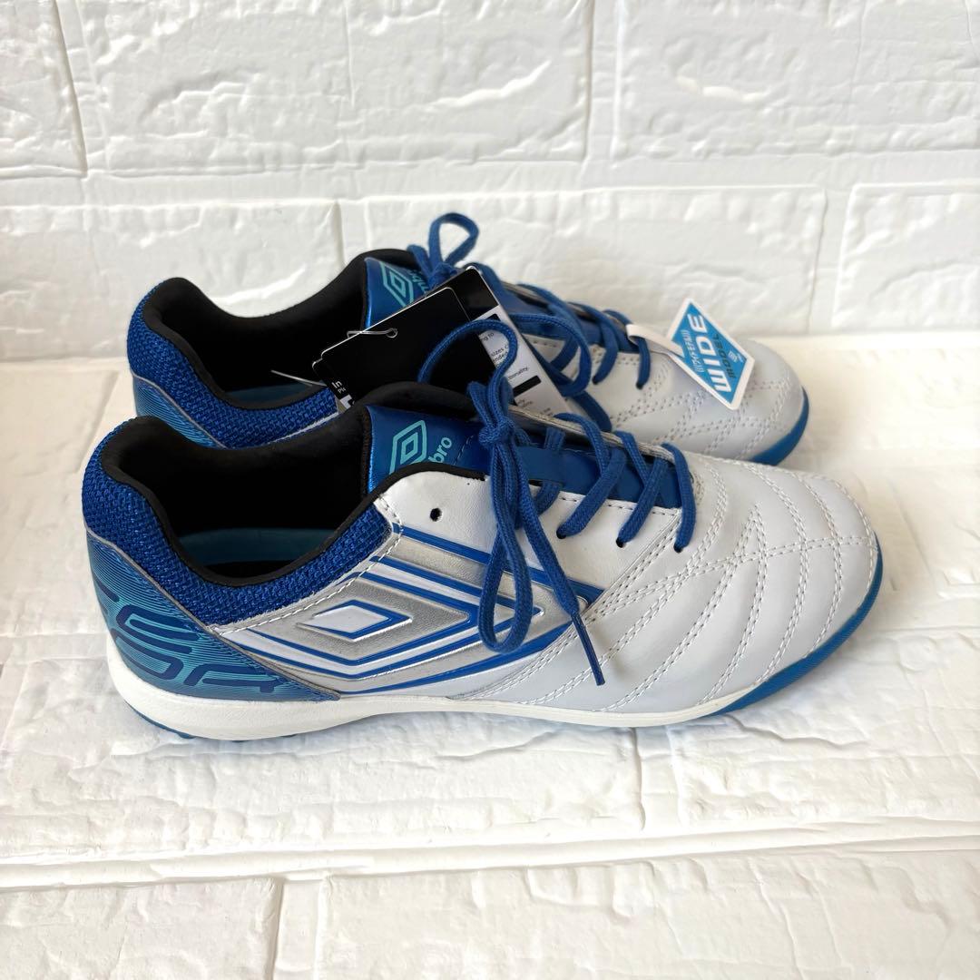 ❤️未使用品・タグ付き❤️umbro サッカー　トレーニングシューズ　22.5センチ