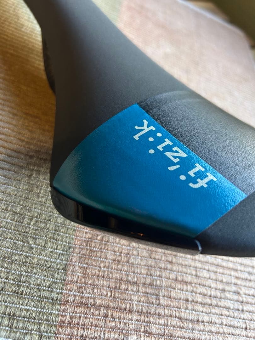 fizik アリアンテ　R3 カーボン　フィジーク　ロードバイク　ピスト