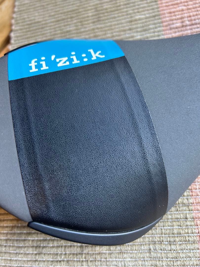 fizik アリアンテ　R3 カーボン　フィジーク　ロードバイク　ピスト