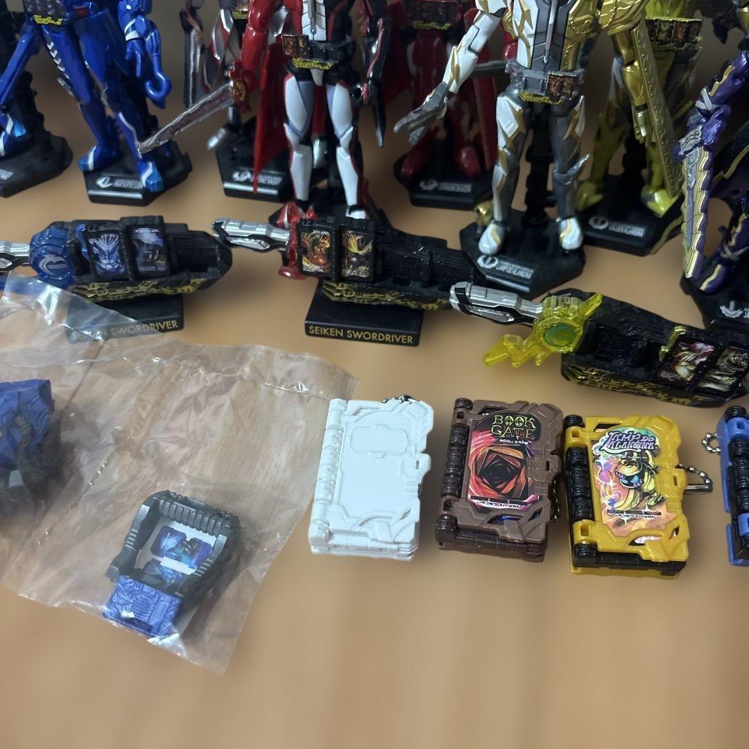 仮面ライダー セイバー　装動　SO-DO 13体セット
