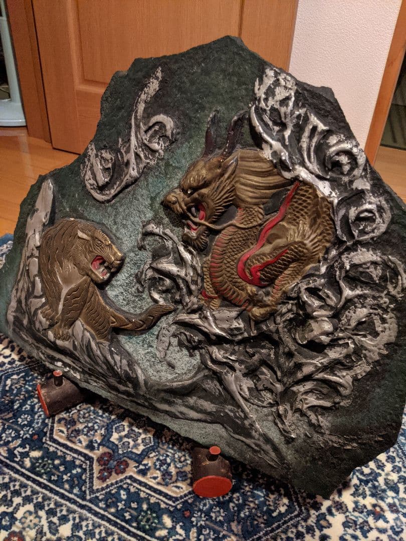 龍と虎の置物