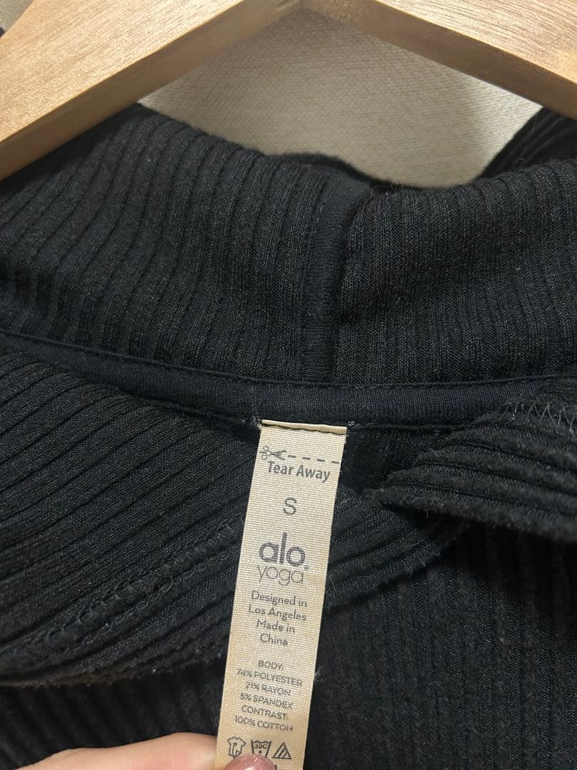 alo yoga ブラックトレーナー　サイズS