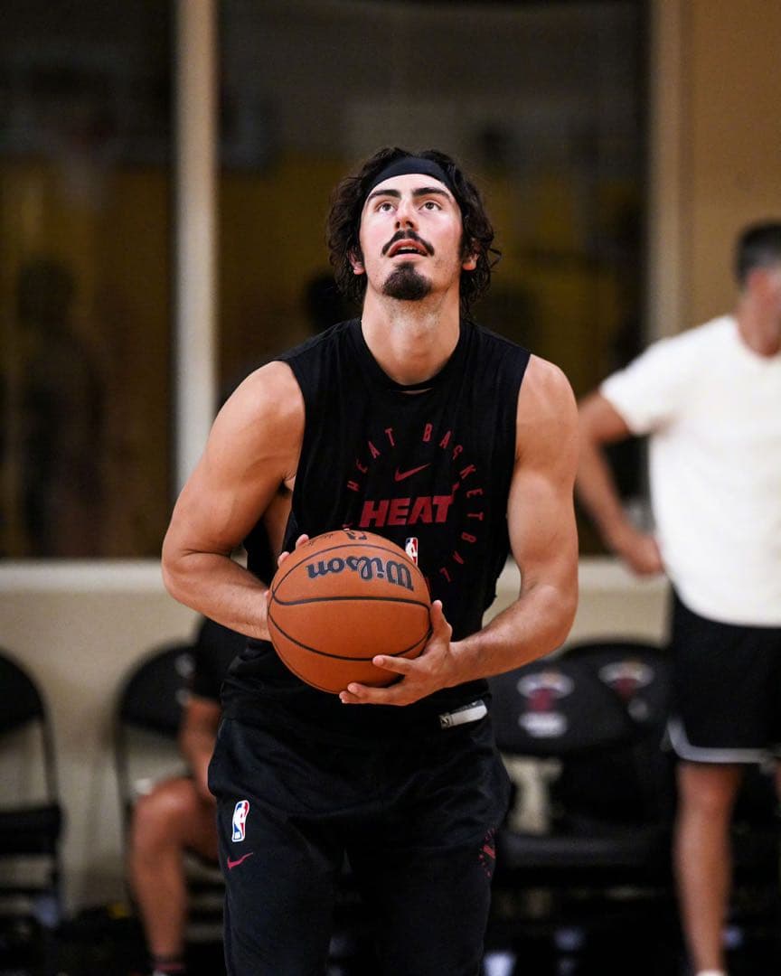ナイキマイアミヒートNBA25シーズン選手支給品プラクティスTシャツMサイズ