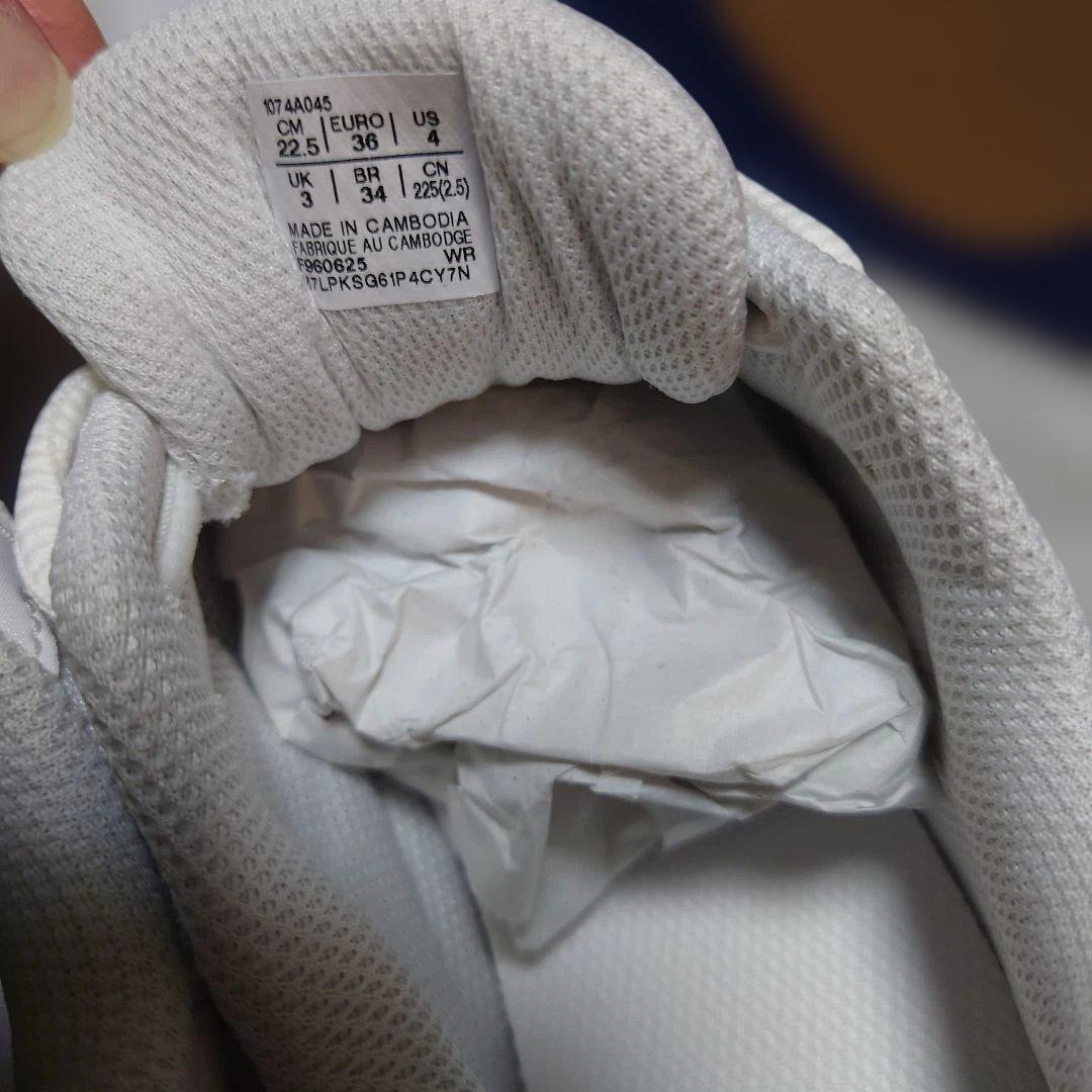 【asics バレーボールシューズ 22.5cm ホワイト/ブラック】新品