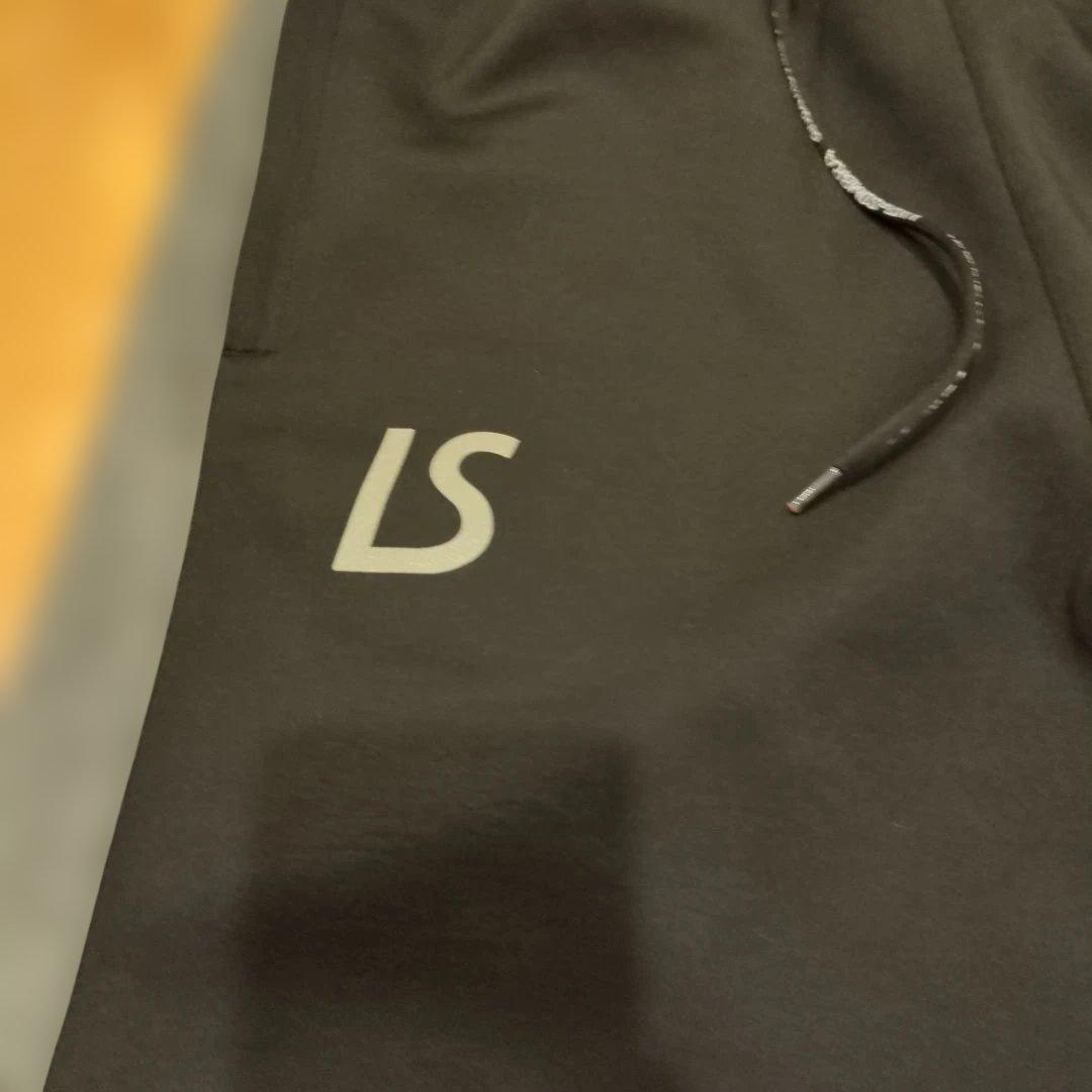 ルースイソンブラ ロゴ入り 黒 ジャージパンツ