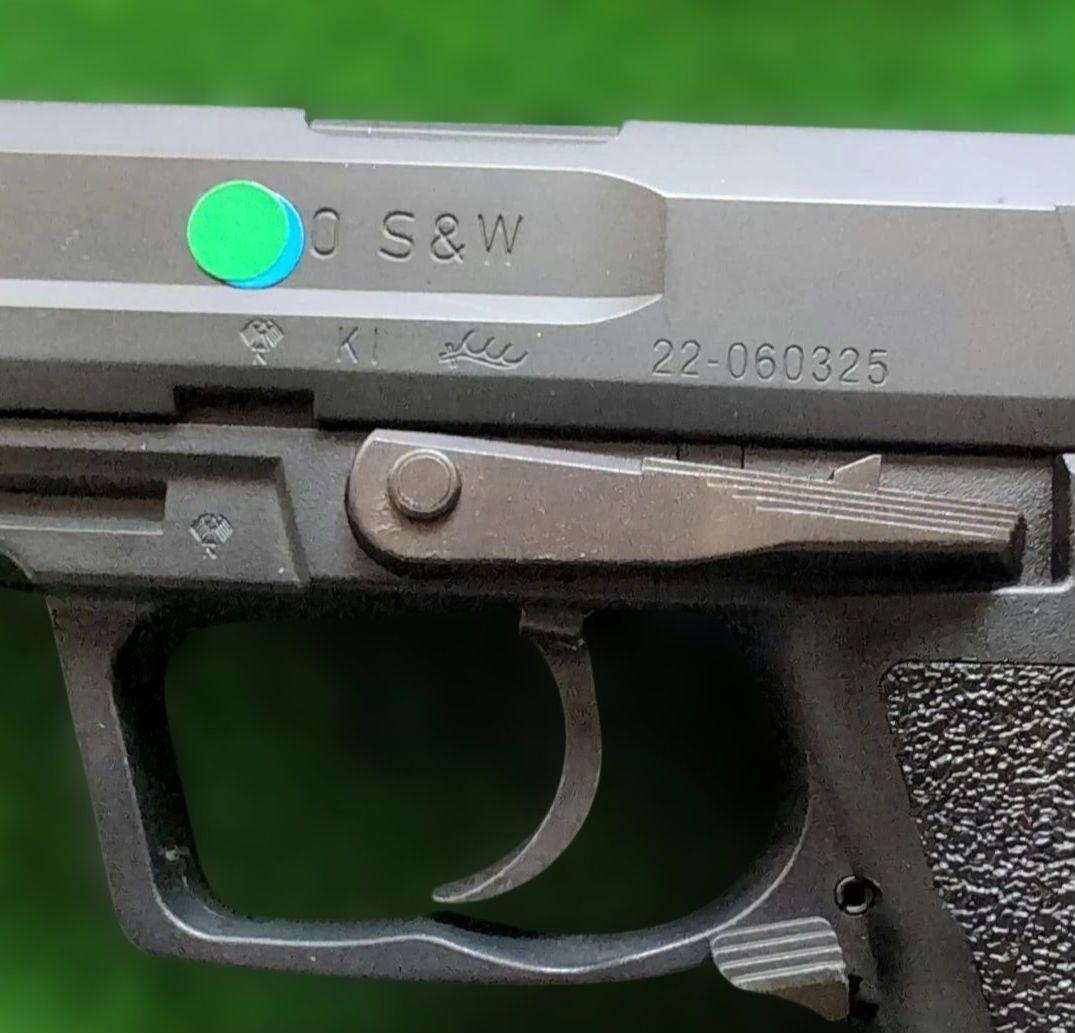 H&K USP 電動ガン　バッテリー・充電器　100連射マガジン 18歳以上
