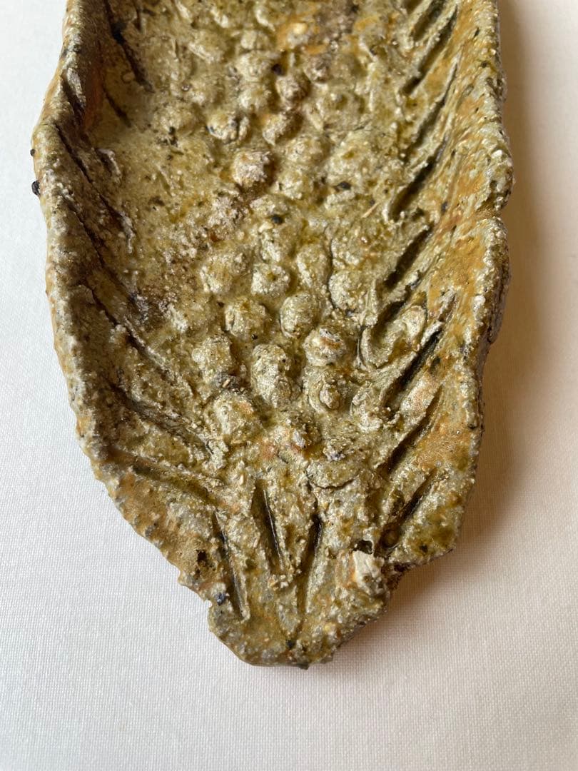 國吉清尚 作　白土　葉皿