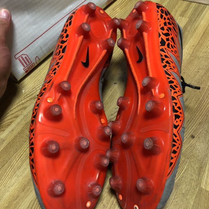 ミズノ サッカースパイク ナイキ
